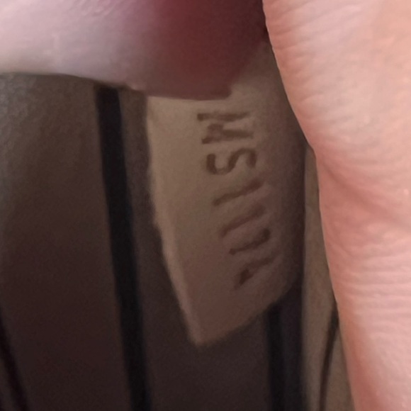 Louis Vuitton Monogram Neverfull
Pouch, NEW, 100% authentic, beige Interior - Picture 14 of 14